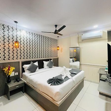 Hotel Blue Petals شمس أباد المظهر الخارجي الصورة