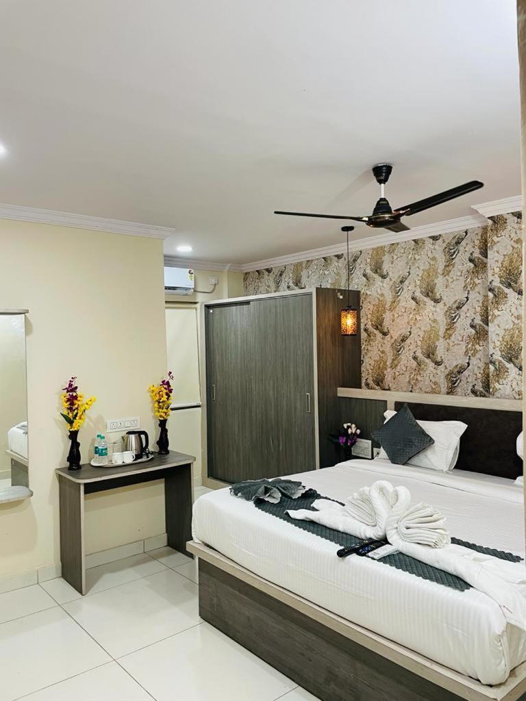 Hotel Blue Petals شمس أباد المظهر الخارجي الصورة