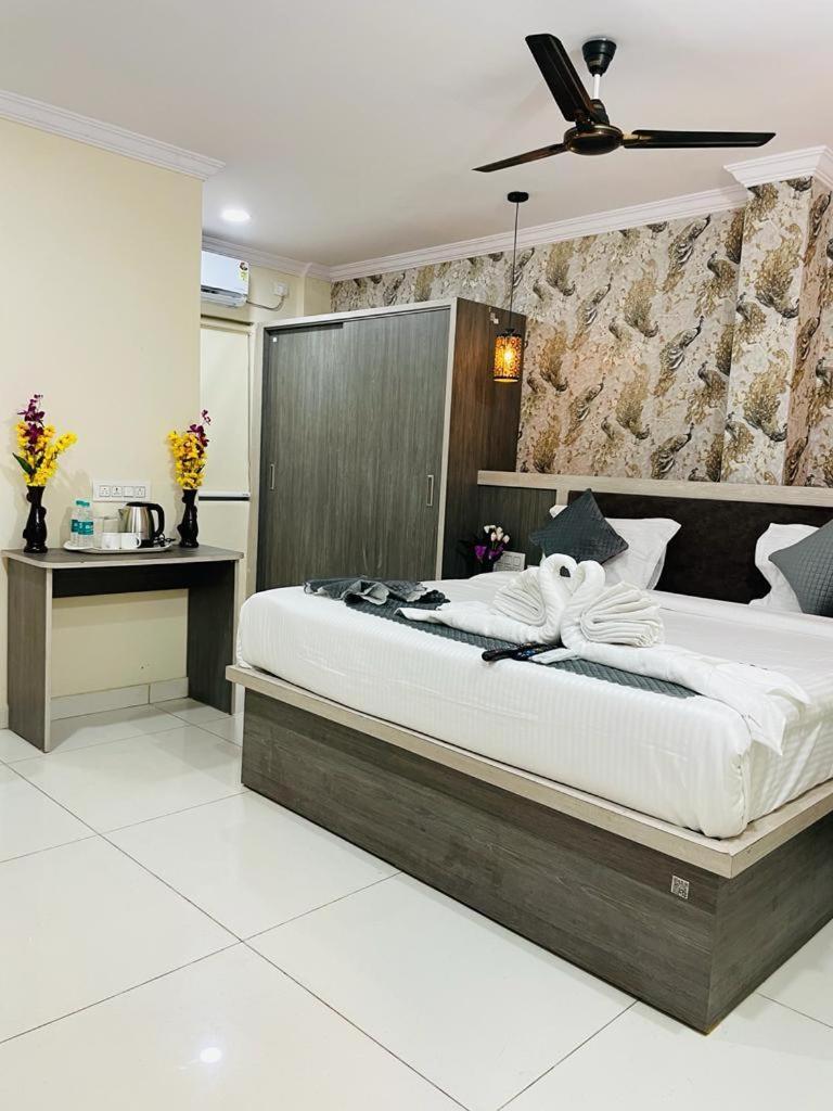 Hotel Blue Petals شمس أباد المظهر الخارجي الصورة