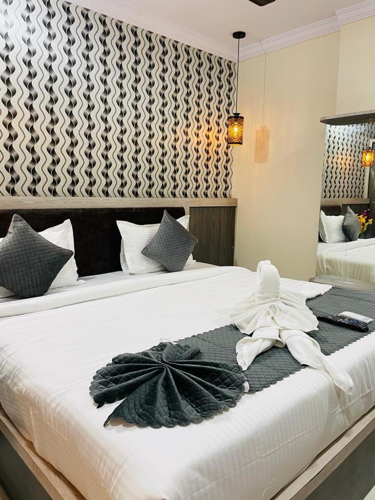 Hotel Blue Petals شمس أباد المظهر الخارجي الصورة