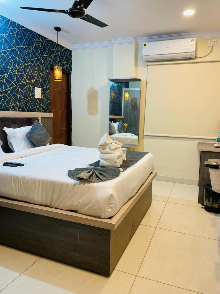 Hotel Blue Petals شمس أباد المظهر الخارجي الصورة