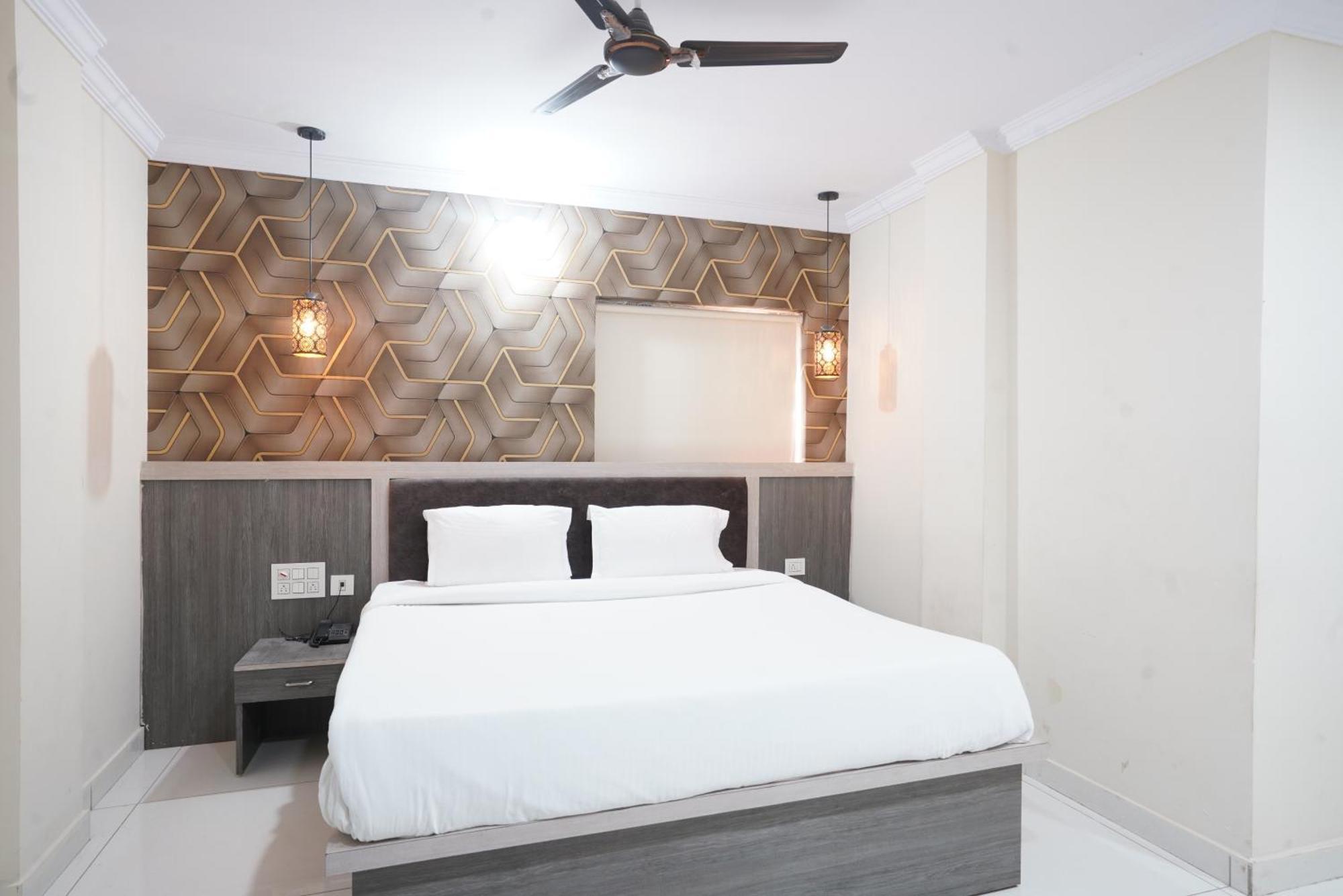 Hotel Blue Petals شمس أباد المظهر الخارجي الصورة
