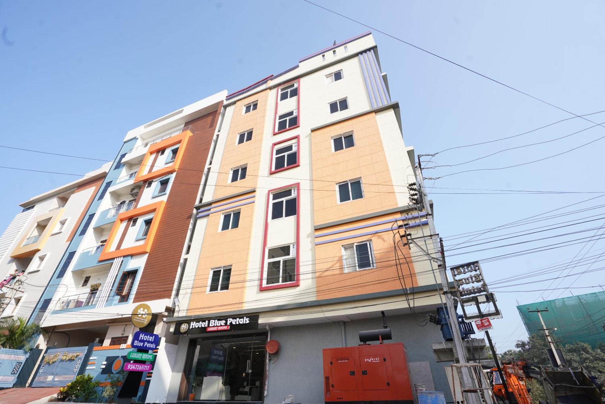 Hotel Blue Petals شمس أباد المظهر الخارجي الصورة