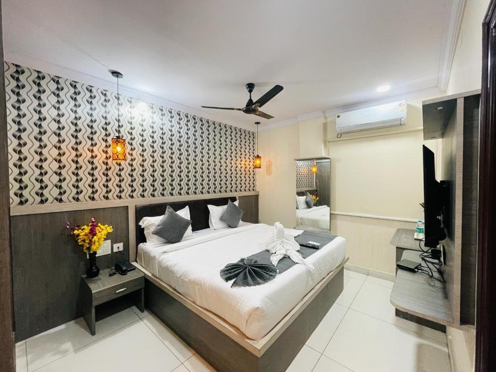 Hotel Blue Petals شمس أباد المظهر الخارجي الصورة